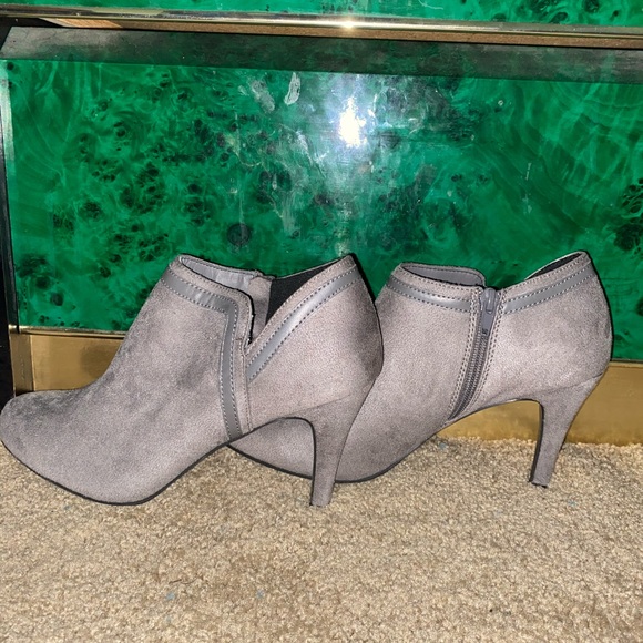 HEELS - Picture 4 of 4